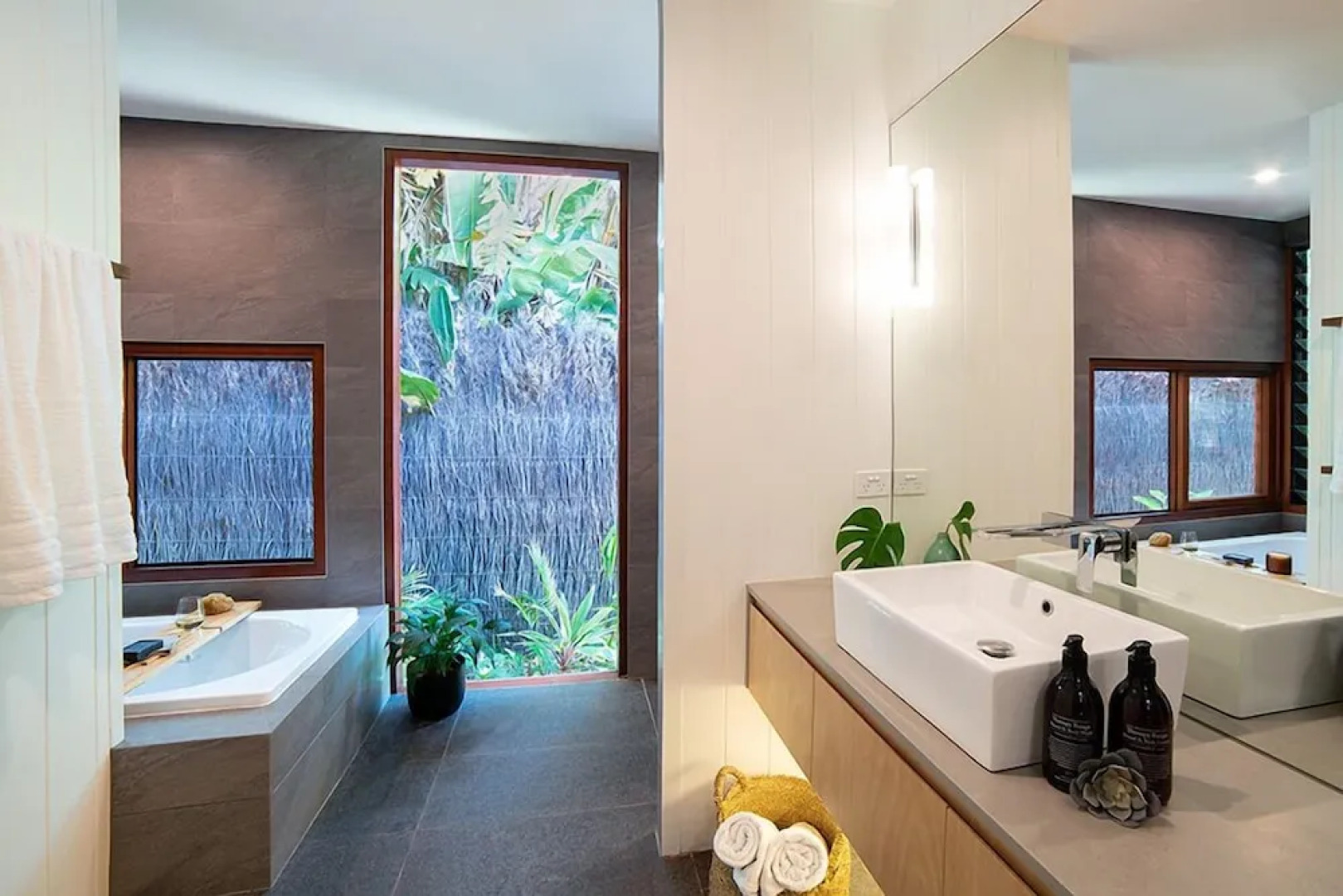 Byron Beach Retreats - The Bungalow