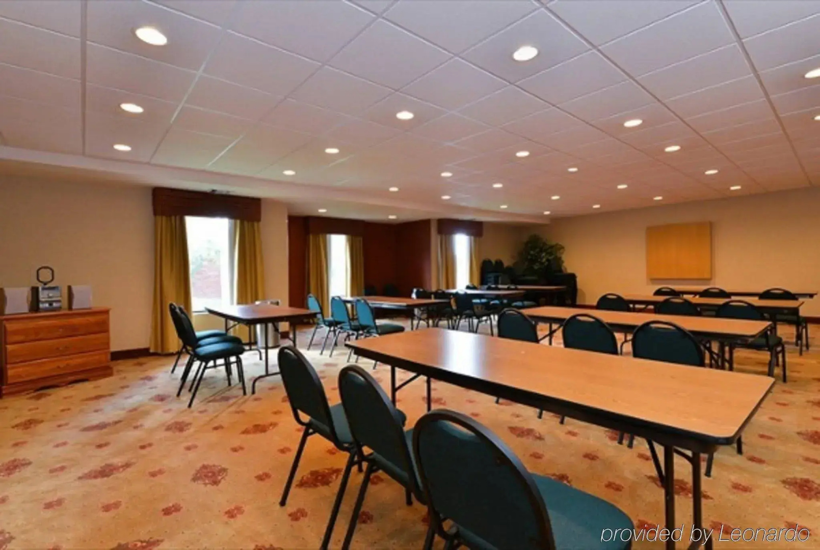 Holiday Inn Express Hotel & Suites Petersburg-Dinwiddie by IHG