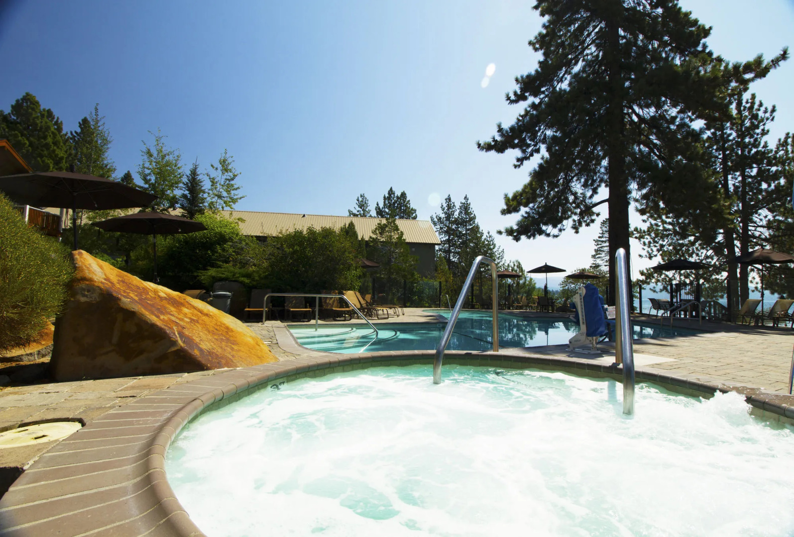 Red Wolf Lakeside Lodge