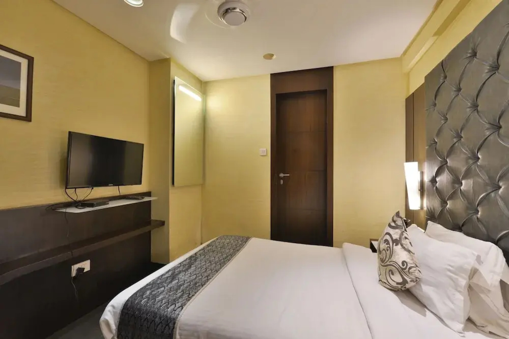 Hotel The Golden Oak Central by Citrus Prime