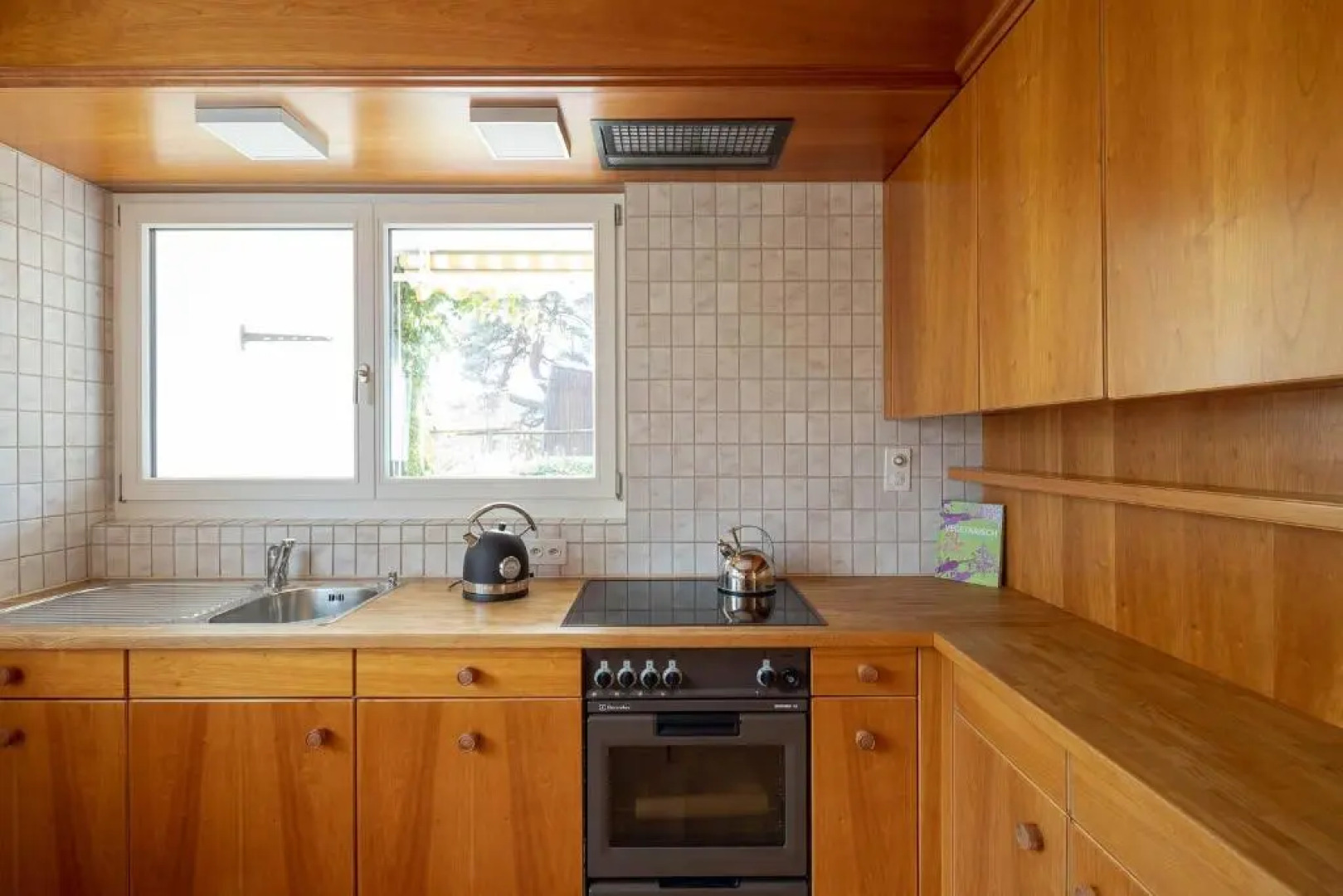 Luxury Apartment With Terrace and Garden Free Parking Smart TV etc