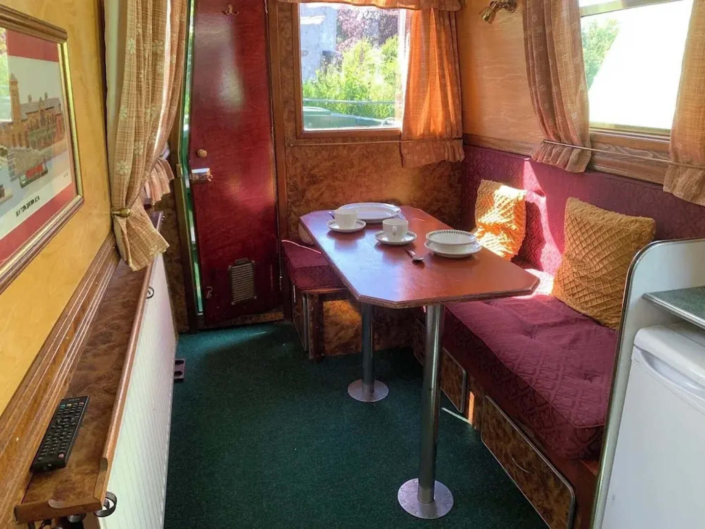 Stone - Boat - Sleeps 4 - Pet Friendly-85ws