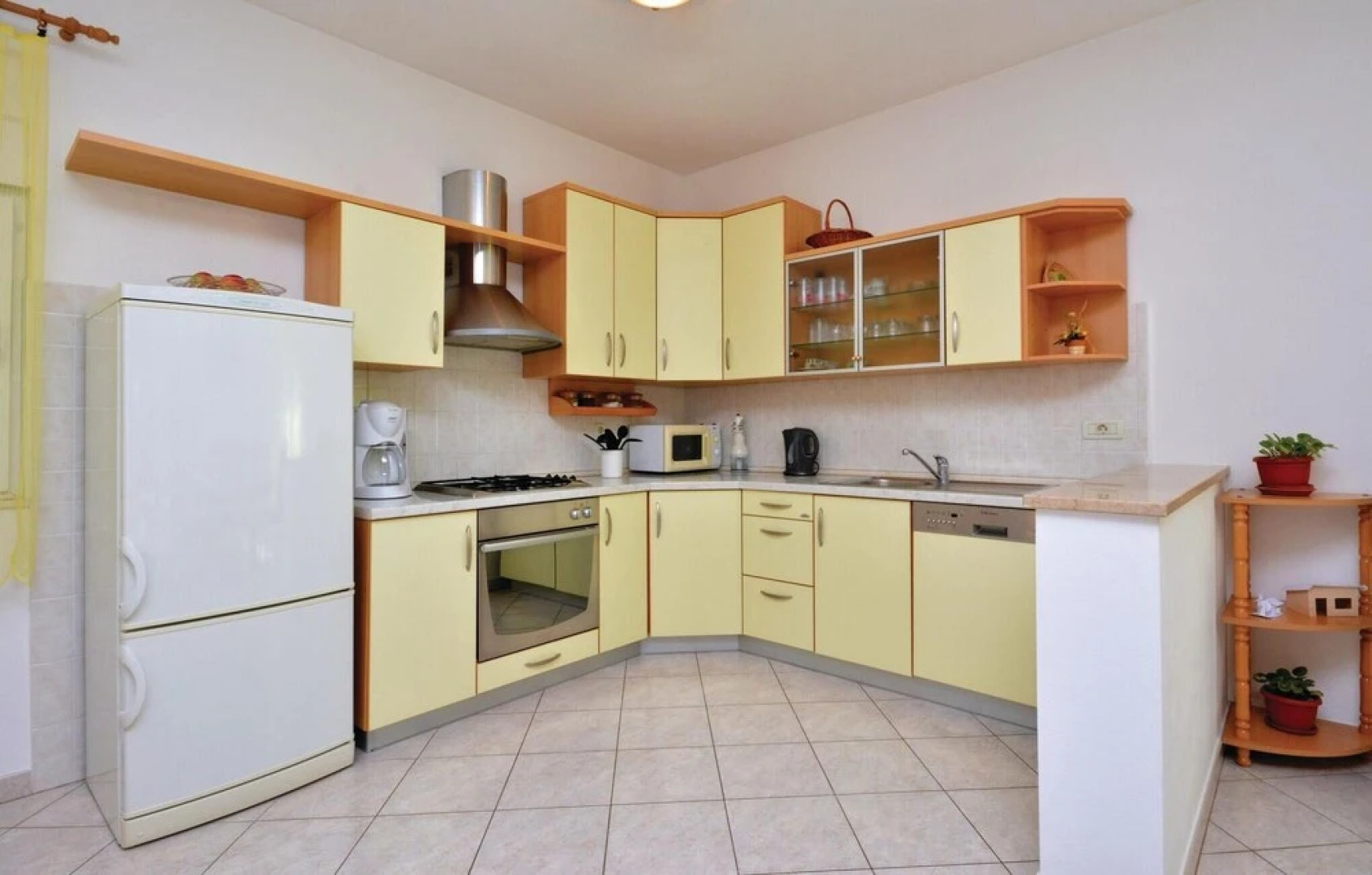 Stunning Home in Dugopolje With Wifi and 4 Bedrooms