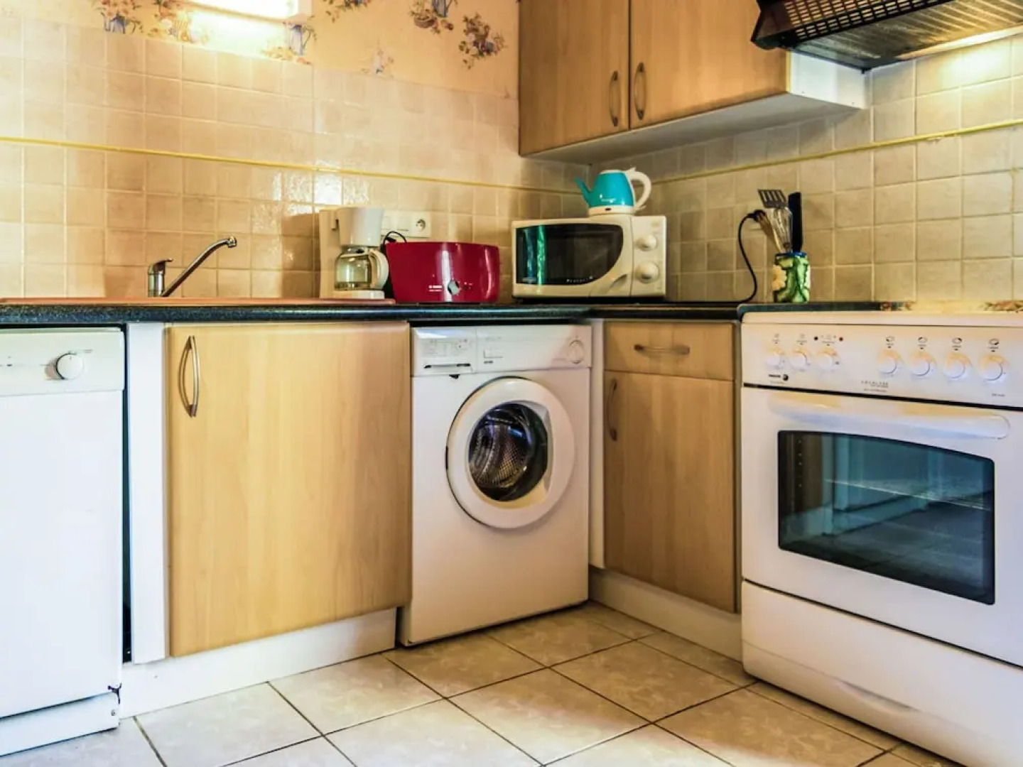 Modern Holiday Home in Salignac-Eyvigues with Swimming Pool