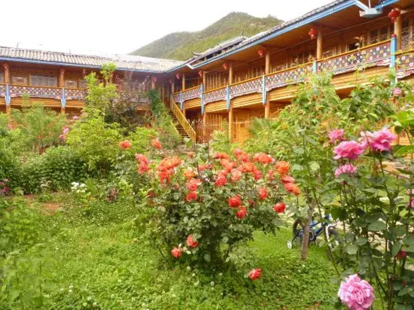 Lugu Lake Hualou Hotel