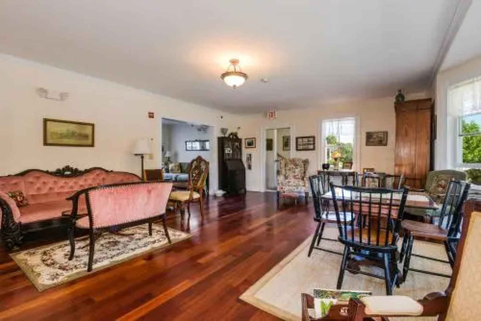 Payne's Harbor View Inn