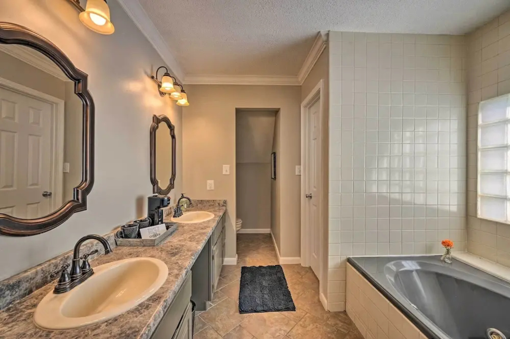 2 Mi to Clemson: Central Villa w/ Deck, Near Lakes