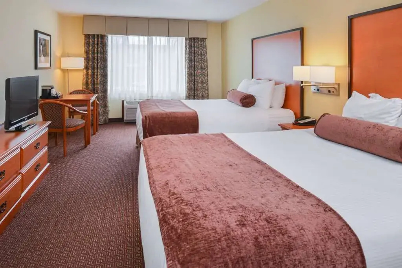 Best Western Plus Cascade Inn & Suites