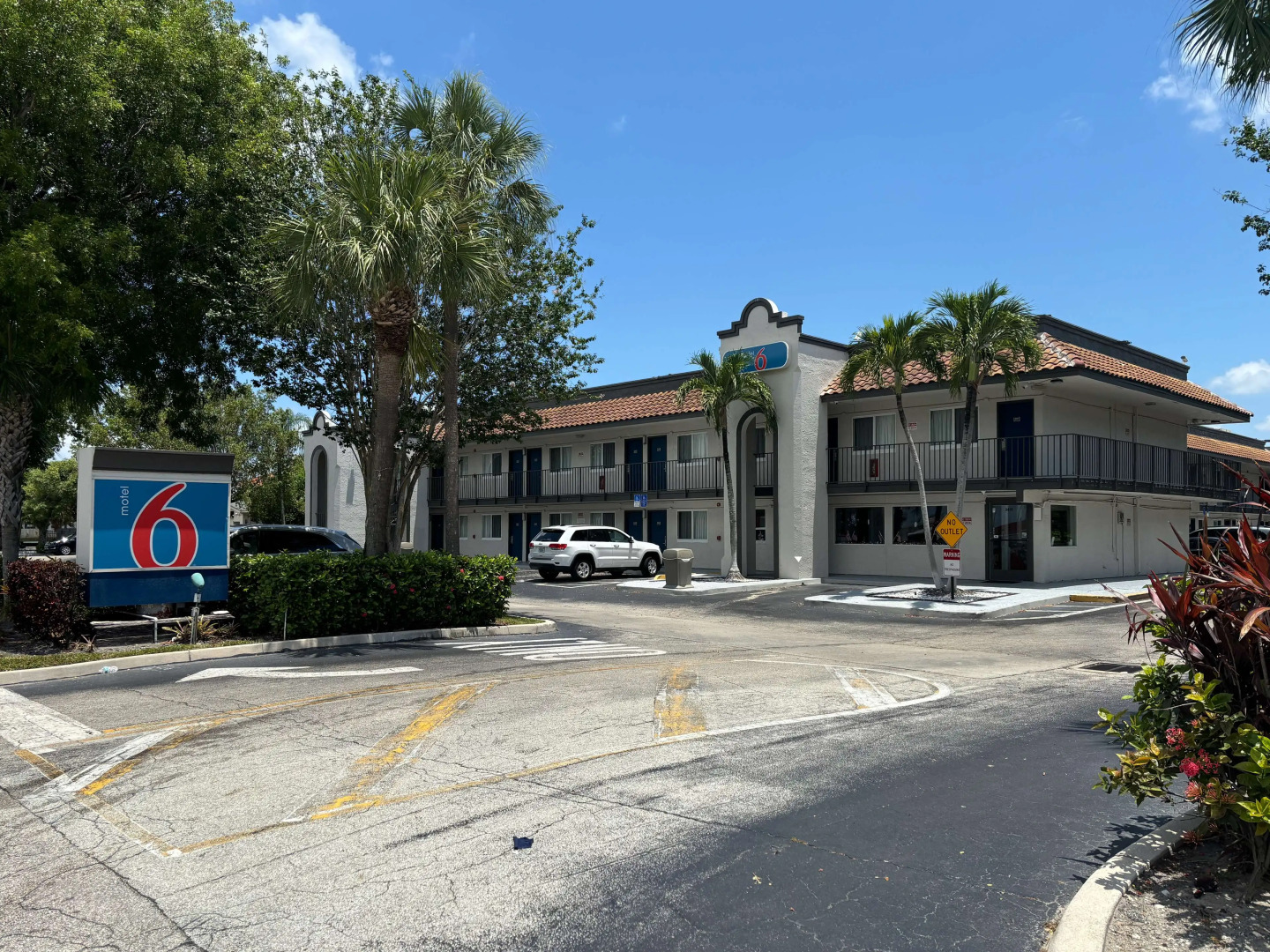 Motel 6 Riviera Beach, FL