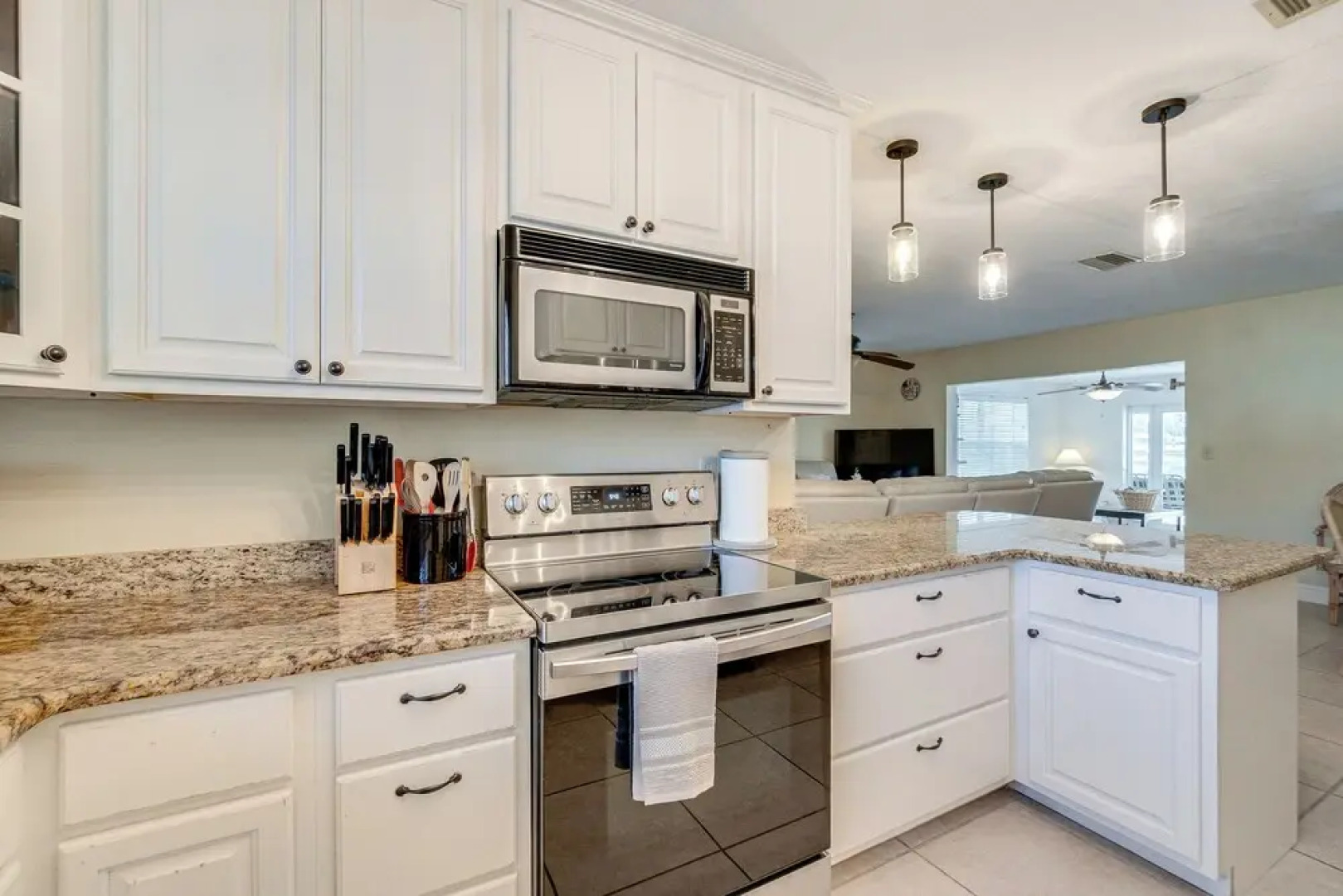 4 Mi to Warm Mineral Springs: Canal-front Getaway