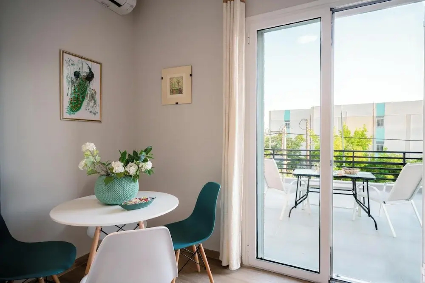 Peacock's Apartments