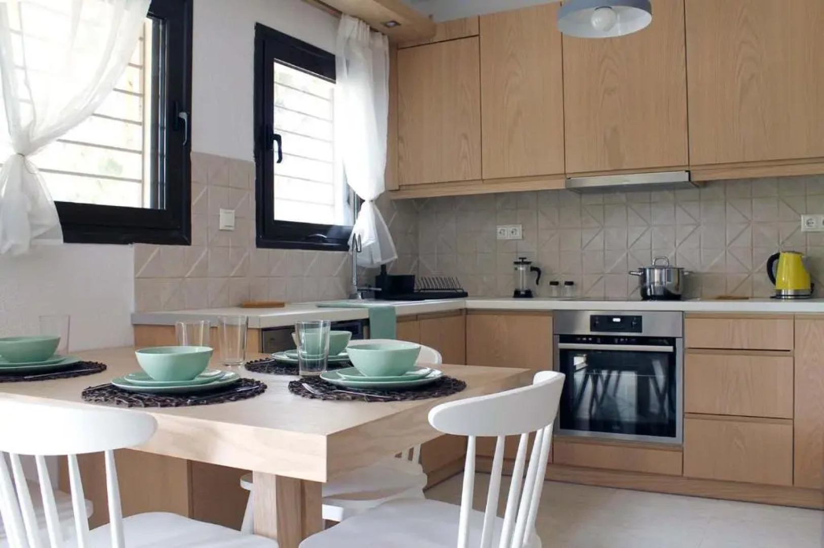 4 bedroom villa with pool and garden