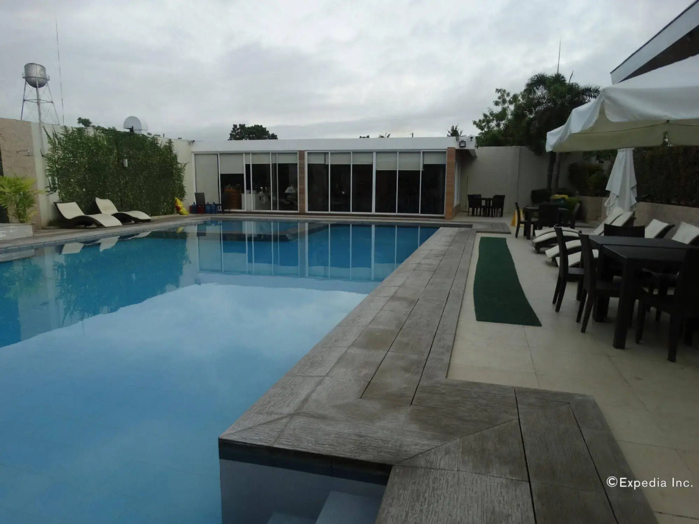 Holiday Suites Puerto Princesa