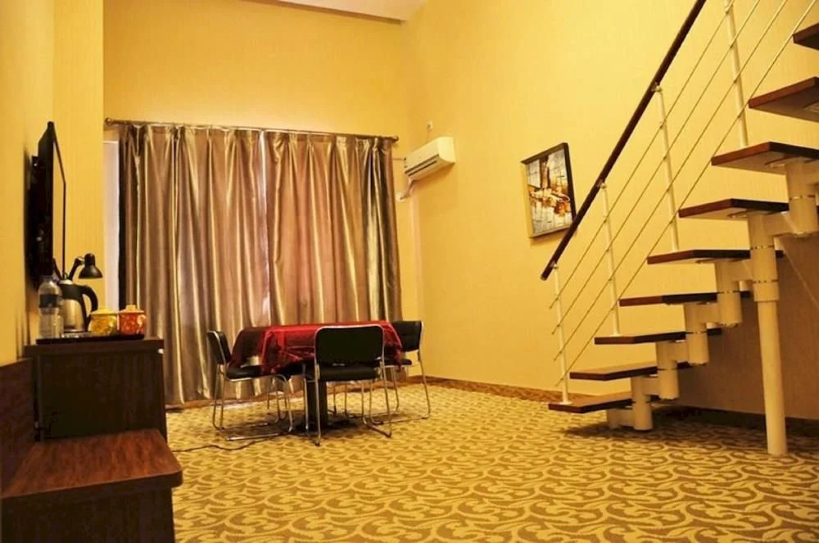 Hualian Business Hotel