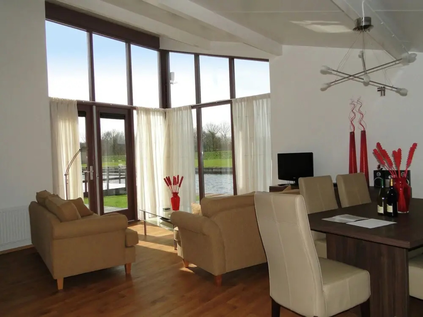 Cozy House With a Private Jetty Located in Lemmer