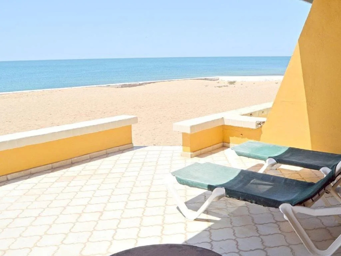 La Gaviota by RedAwning