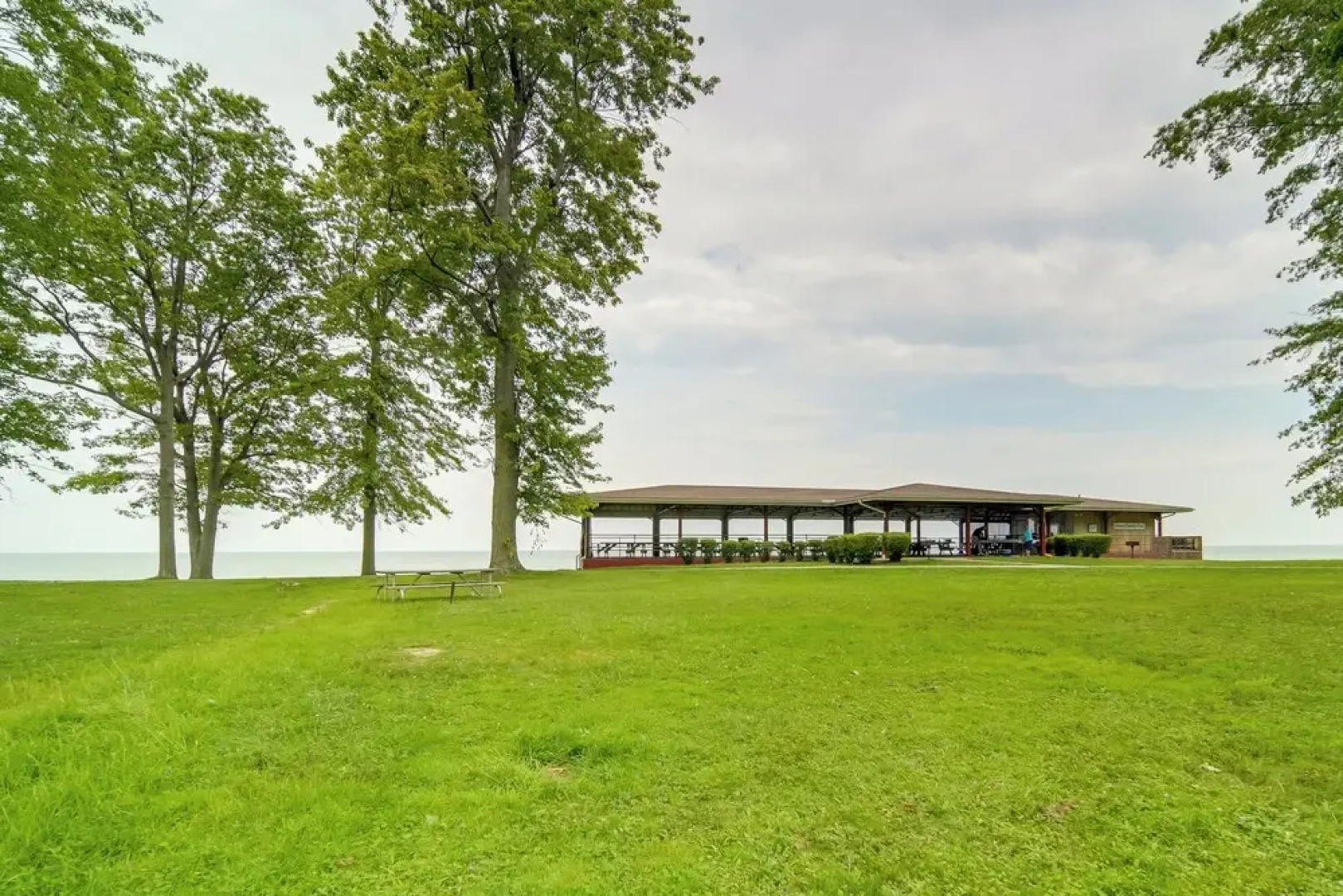 Pet-friendly Lake Erie Cottage - Walk to the Water