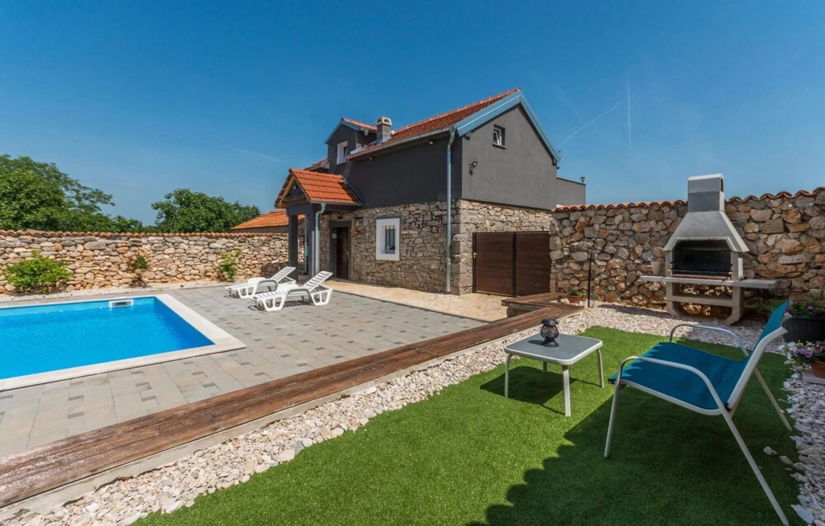 Amazing Home in Donje Rastane With 3 Bedrooms, Wifi and Outdoor Swimming Pool