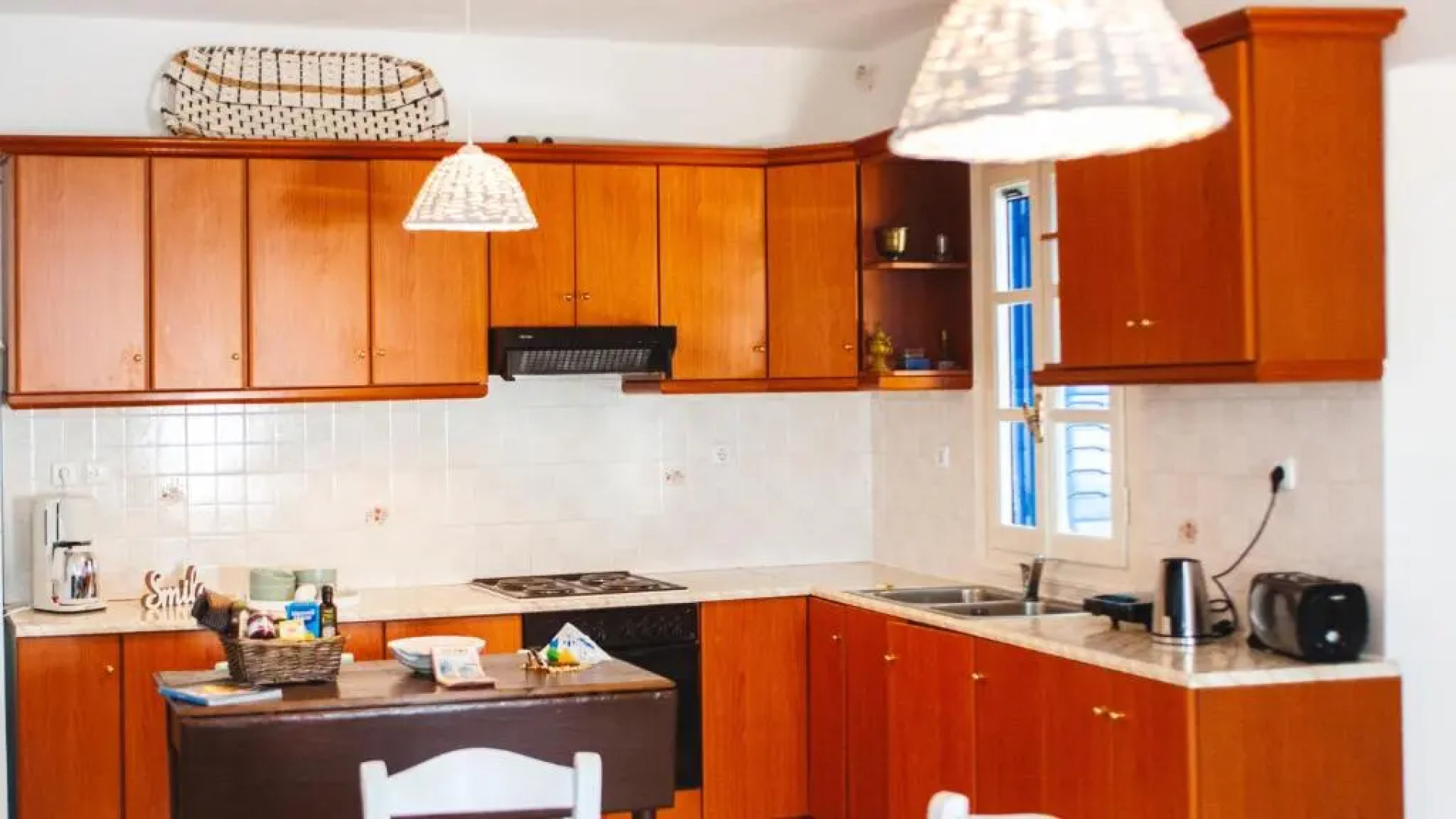 Blue & White: An Absolute Aegean dream house