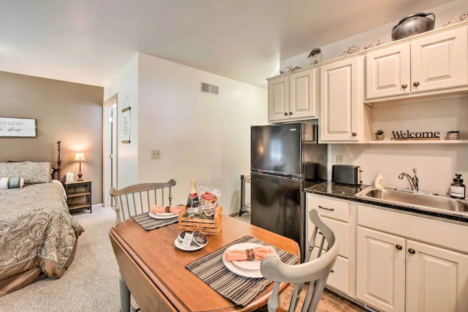 Cozy 'garden Room' in Welsh Mountain Suites!