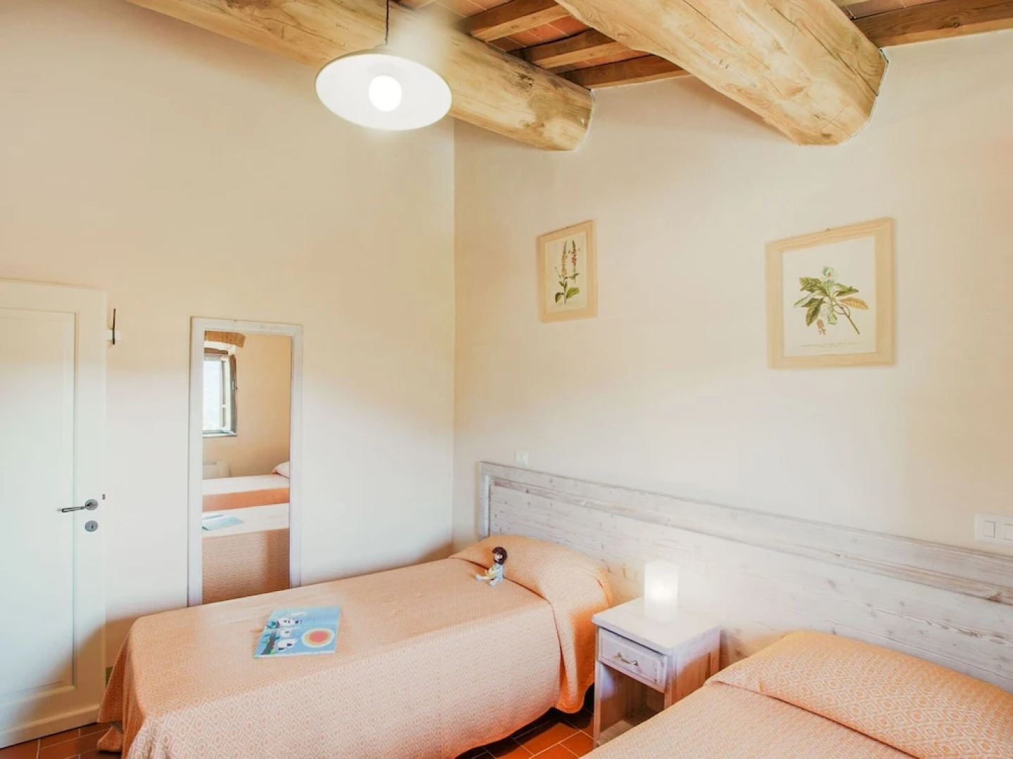 Beautiful accommodation in elegant farmhouse with pool and breathtaking views