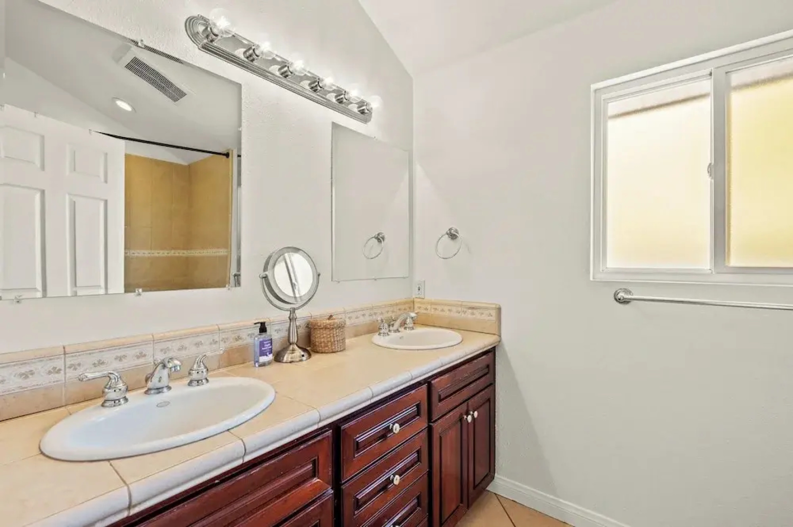 Modern Serenity Near LA Tranquil 3BR Stay