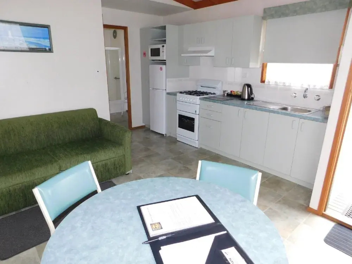 Dylene Caravan Park - 2 Br Family Cabin With Air