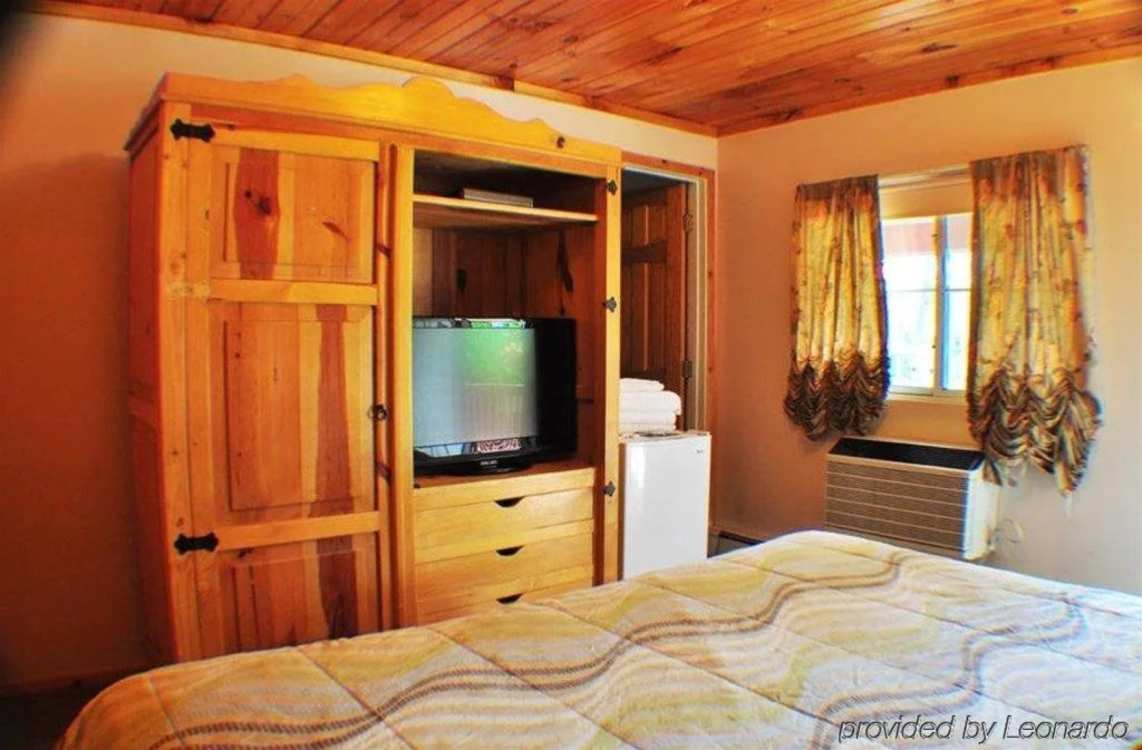 Valley Brook Inn & Cottages