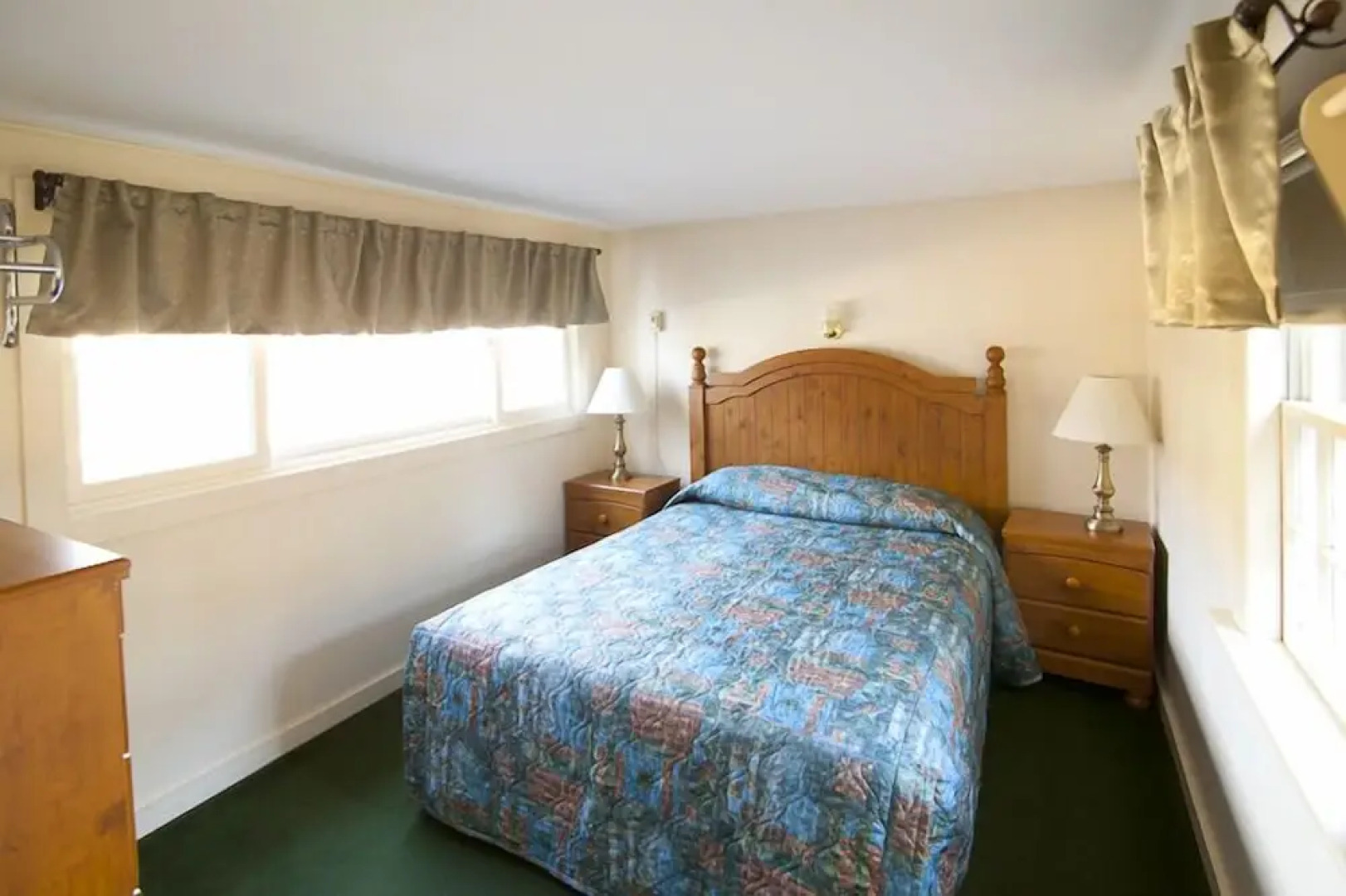 Riverbank Motel and Cabins