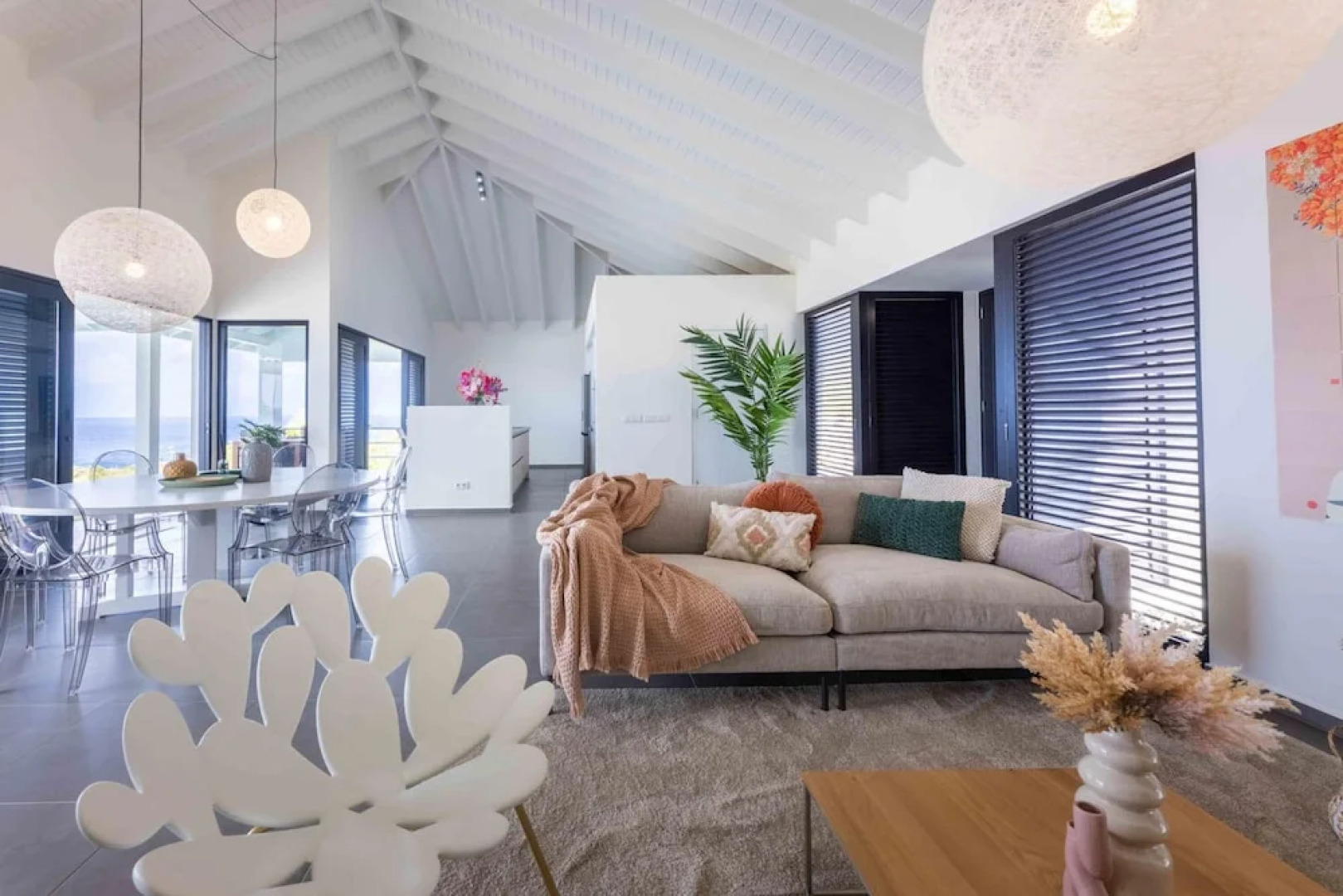 Modern Vibrant Villa With Terrace Private Pool