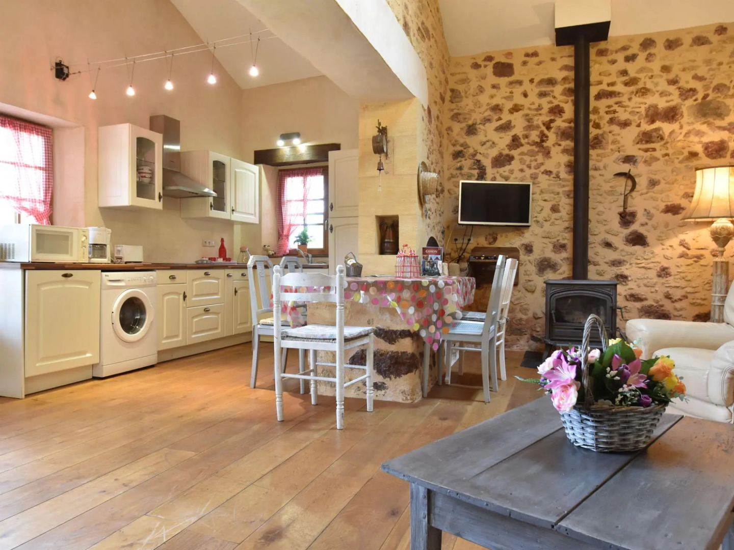 Lavish Home in Montferrand-du-périgord Aquitaine With Pool