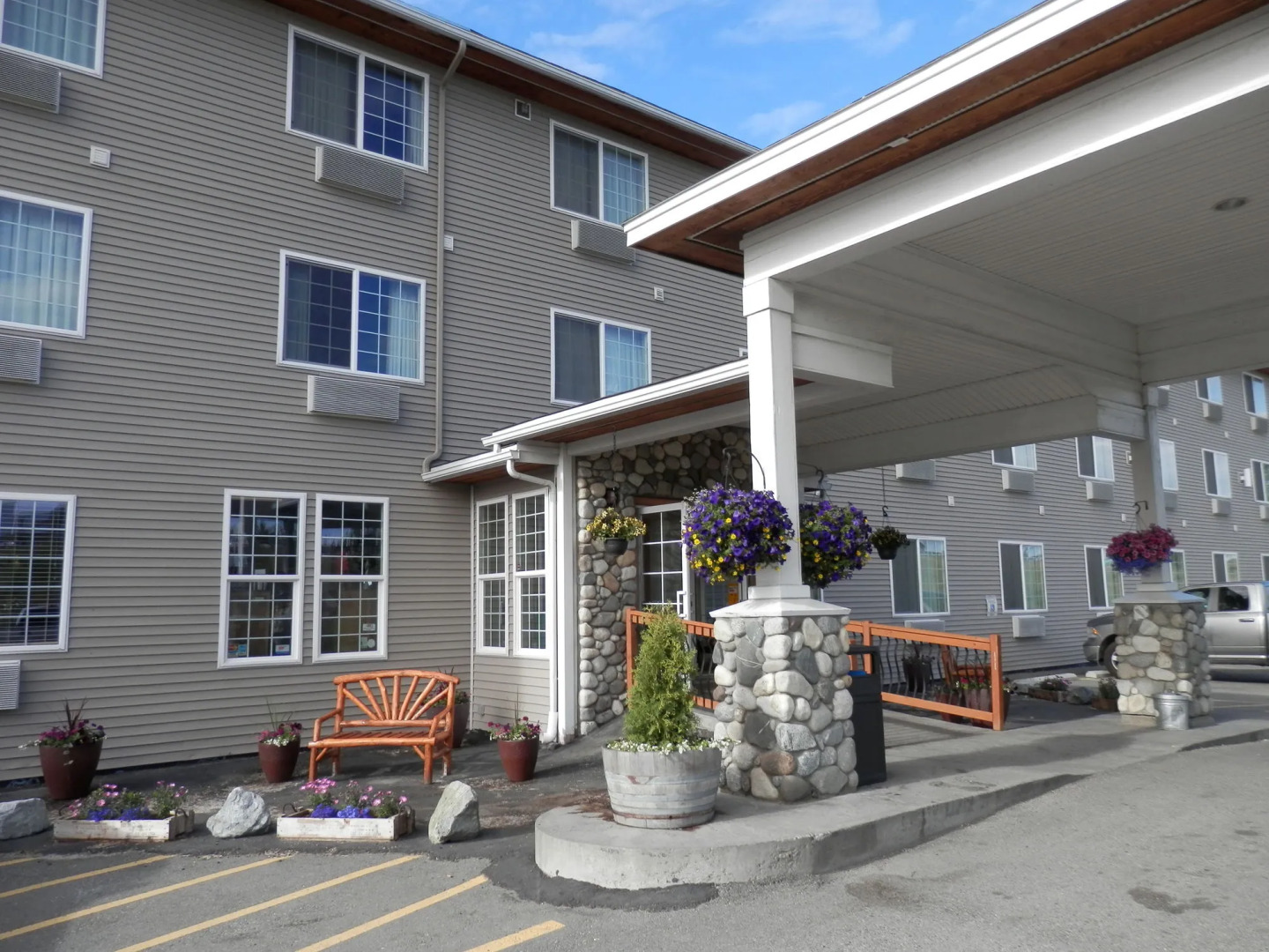 Grand View Inn & Suites