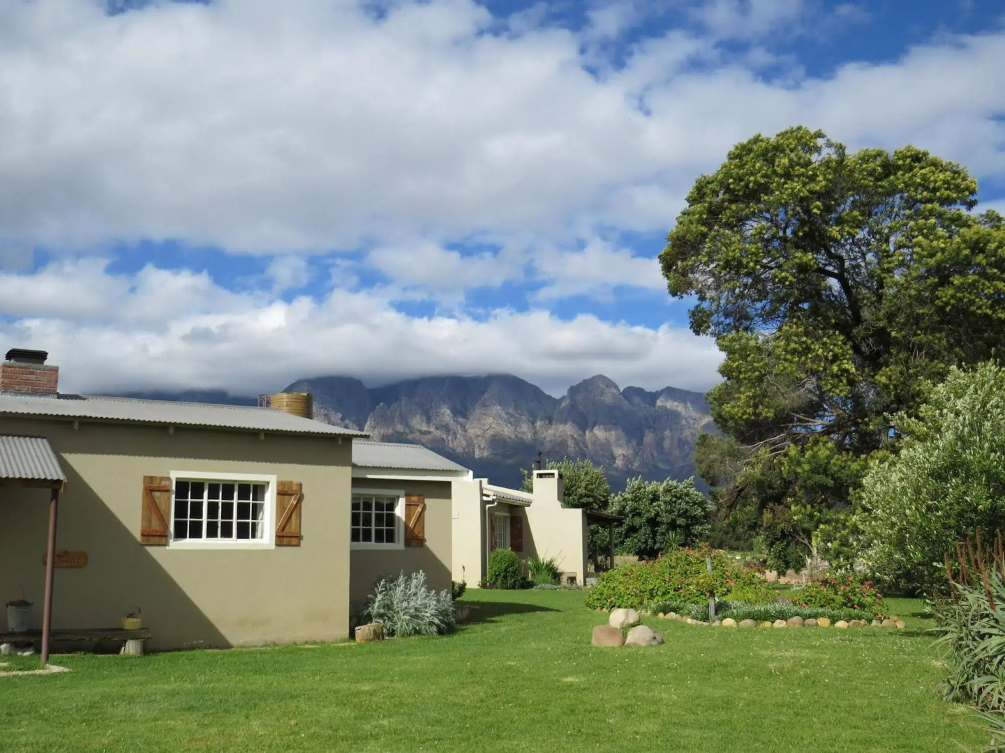 Seven Oaks Vineyard Cottages