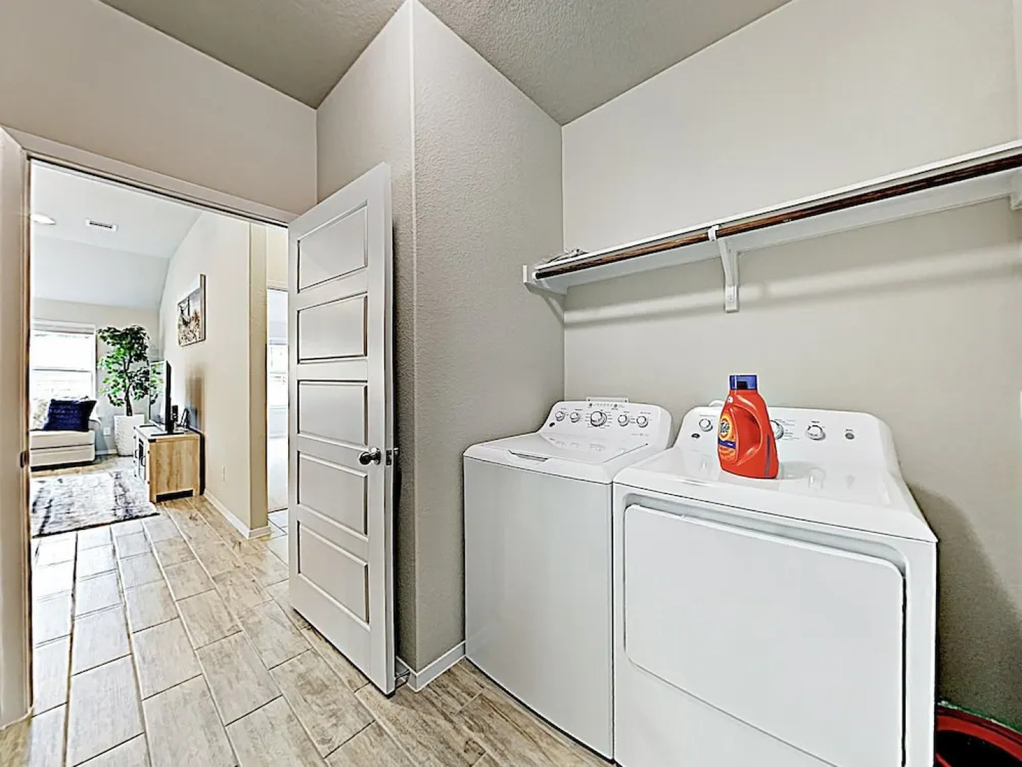 New Listing! Brand-new Hideaway Near Lakeside Fun 4 Bedroom Home