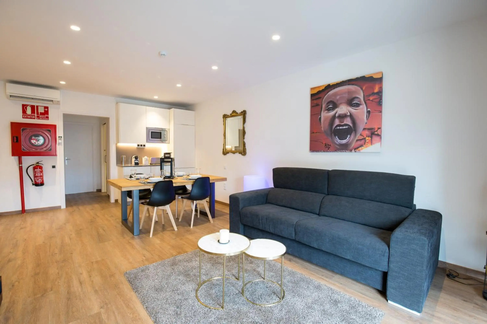 Airhostel Barcelona Airport 24h