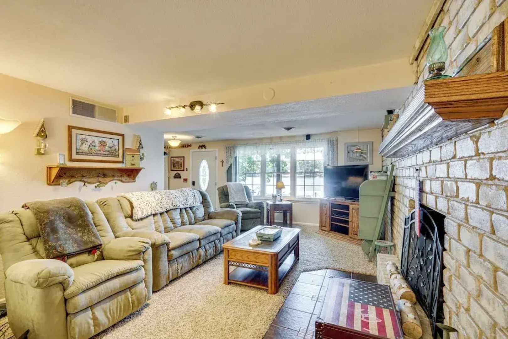 Lakefront & Dog-friendly Gem in Gravois Mills