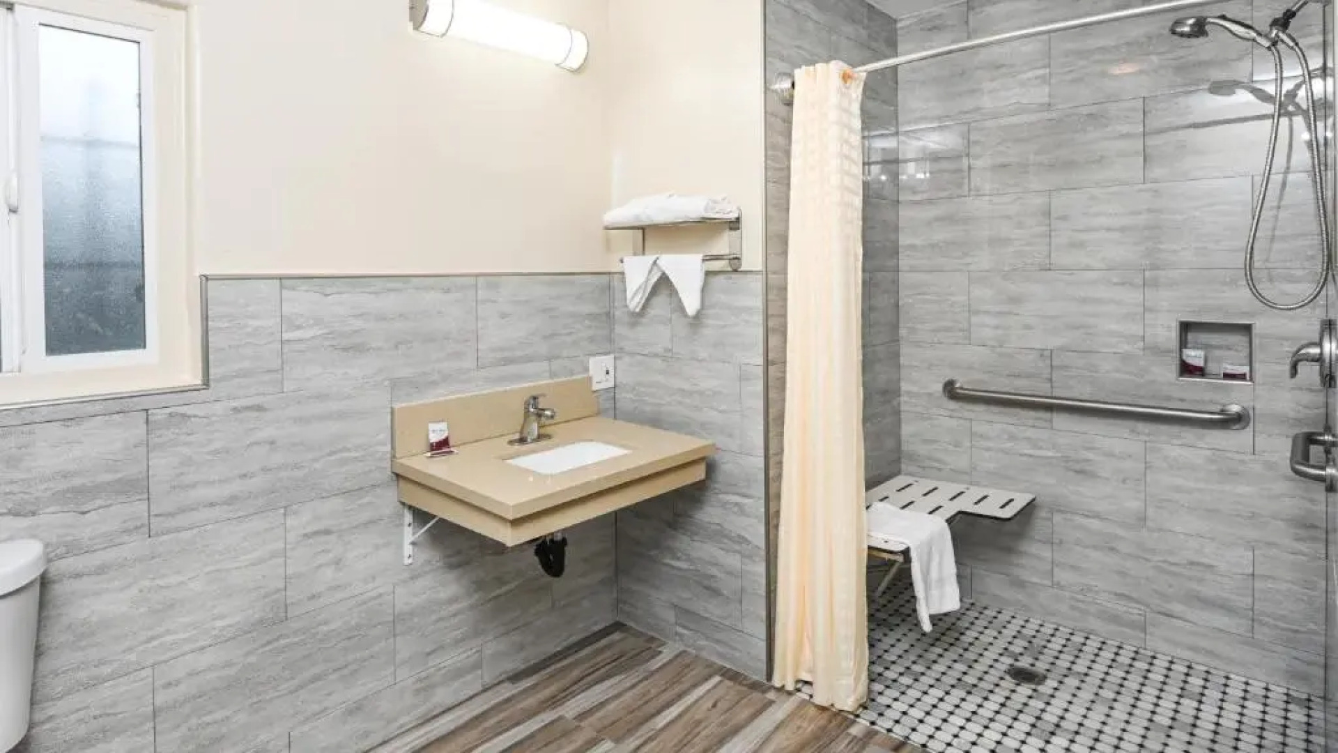 Sea Rock Inn - Long Beach