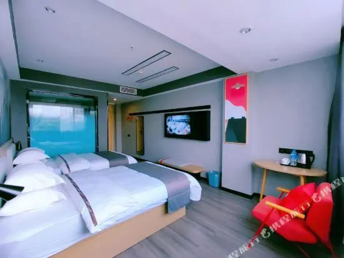 Shangkeyou hotel chain (Jinggu Bailong pedestrian street shop)