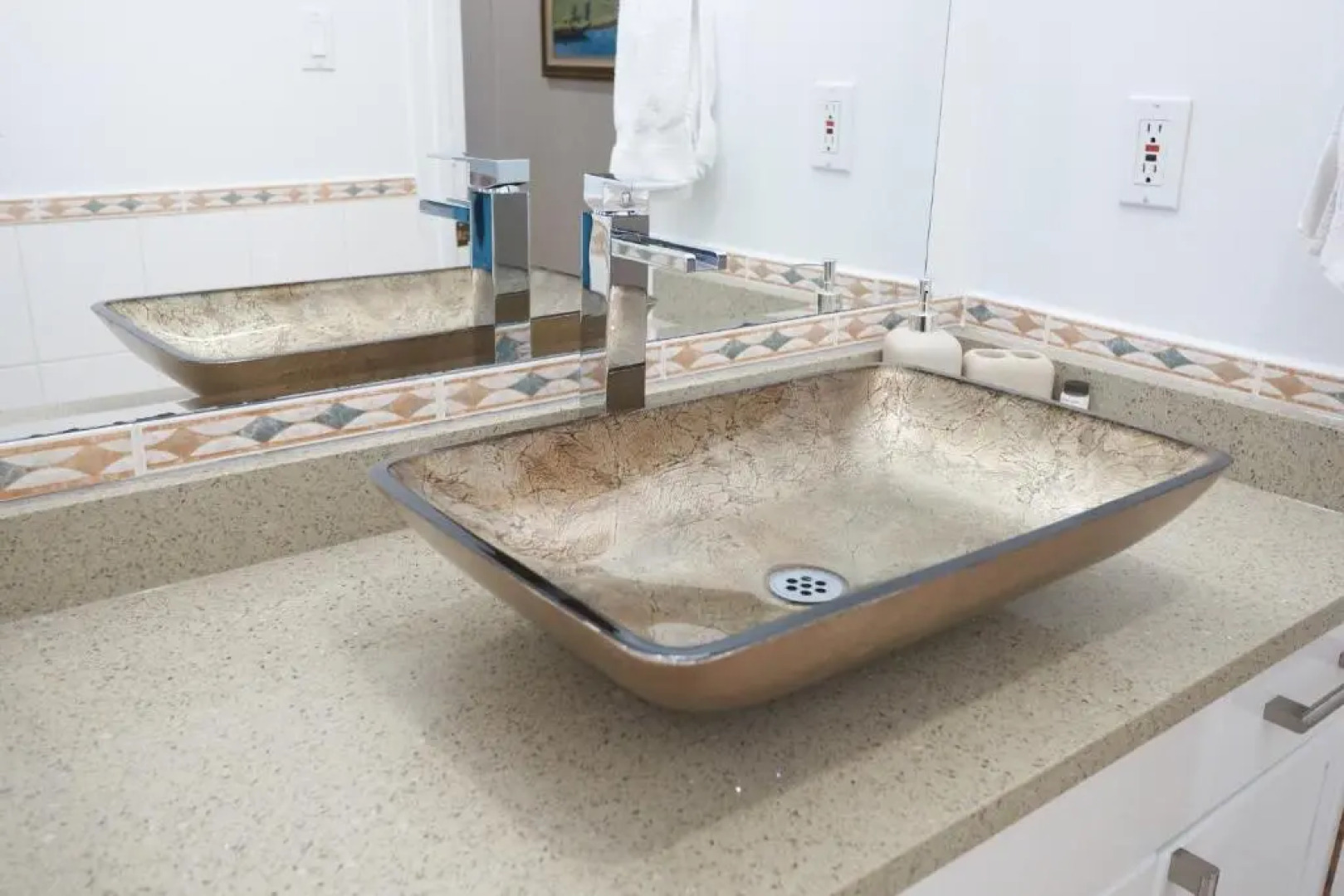 Beautiful Modern Suite