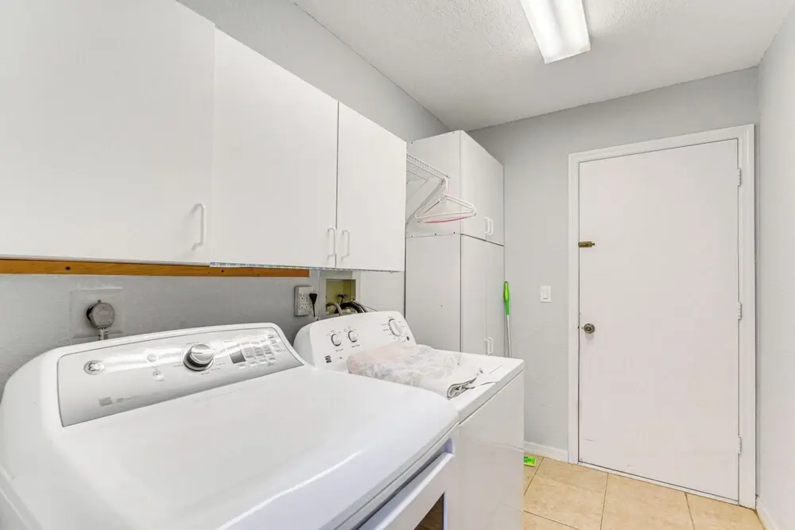 Spring Hill Home: Heated Pool, 9 Mi to Beach!