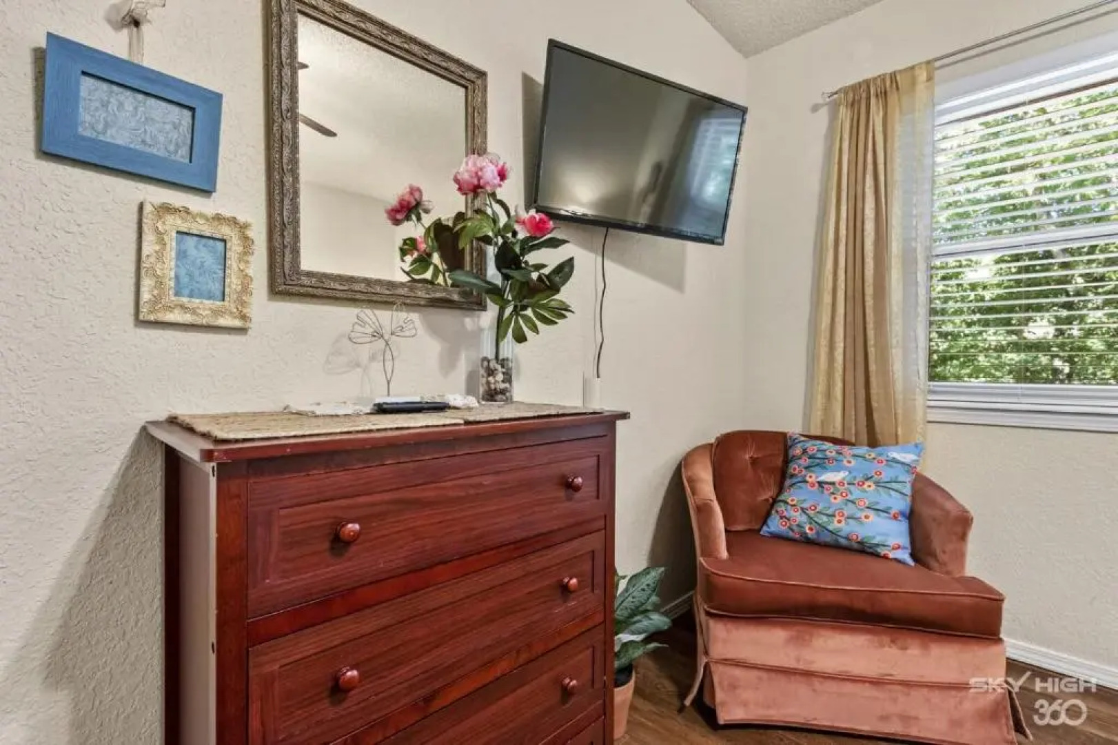 Wooded, Quiet Cottage, Very close to the Back 40