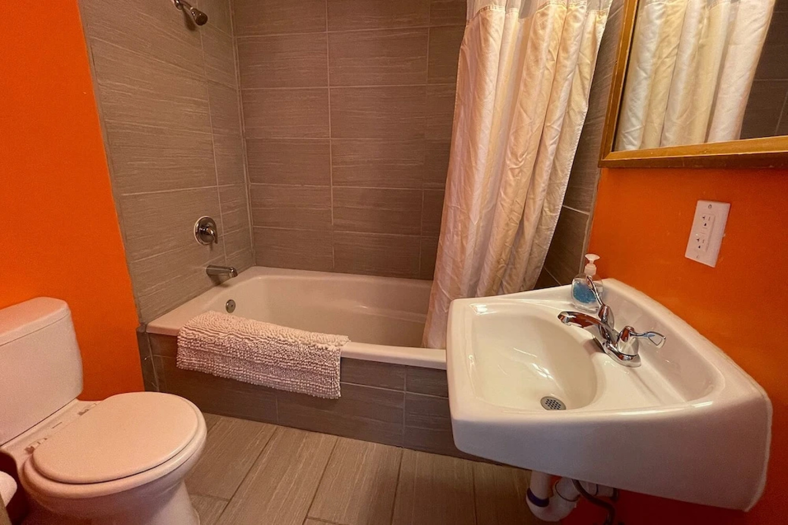 SnowMansion Taos Adventure Lodge