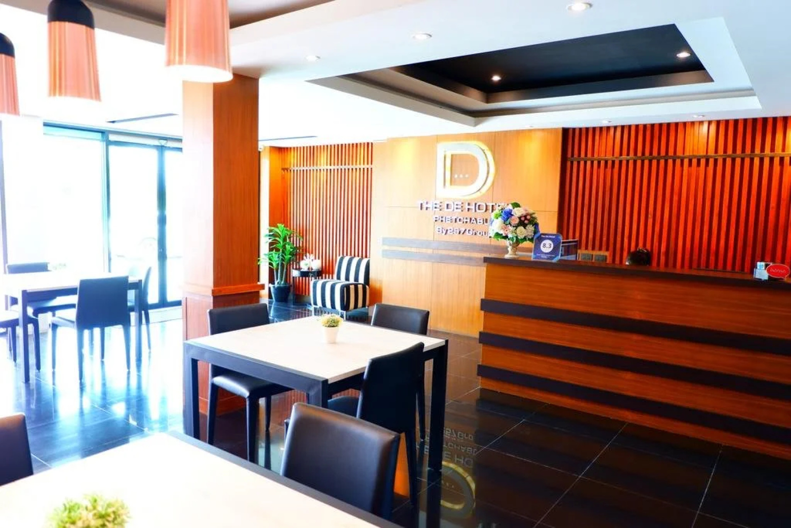 The De Hotel