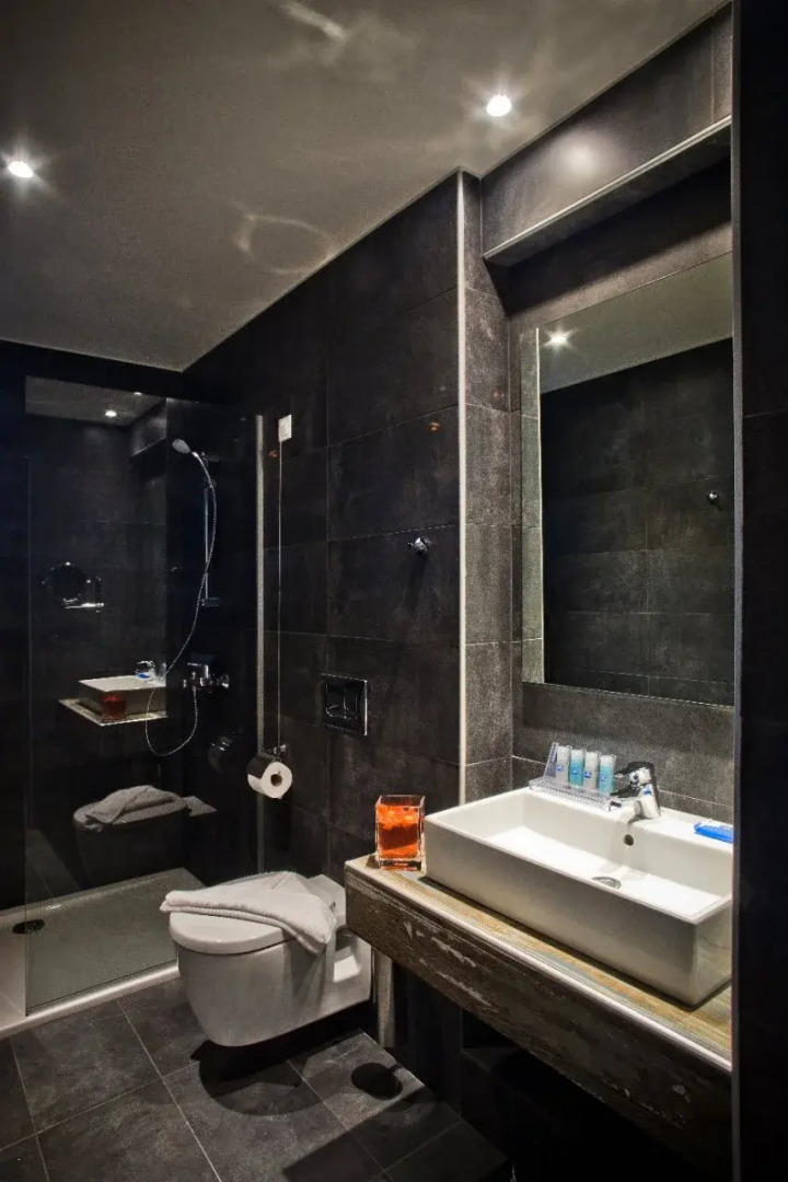 Parasol Luxury Hotel & Suites