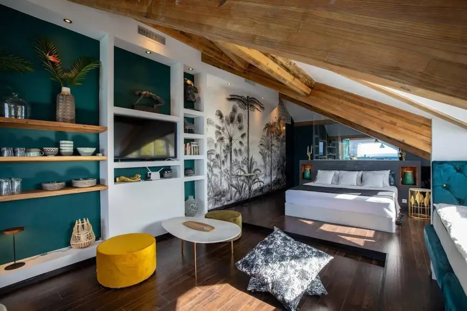 Remarkable 2-bed Apartment in Grand Case
