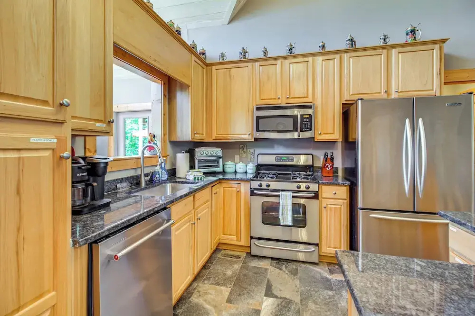 Ellijay Cabin w/ Hot Tub & Mountain Views