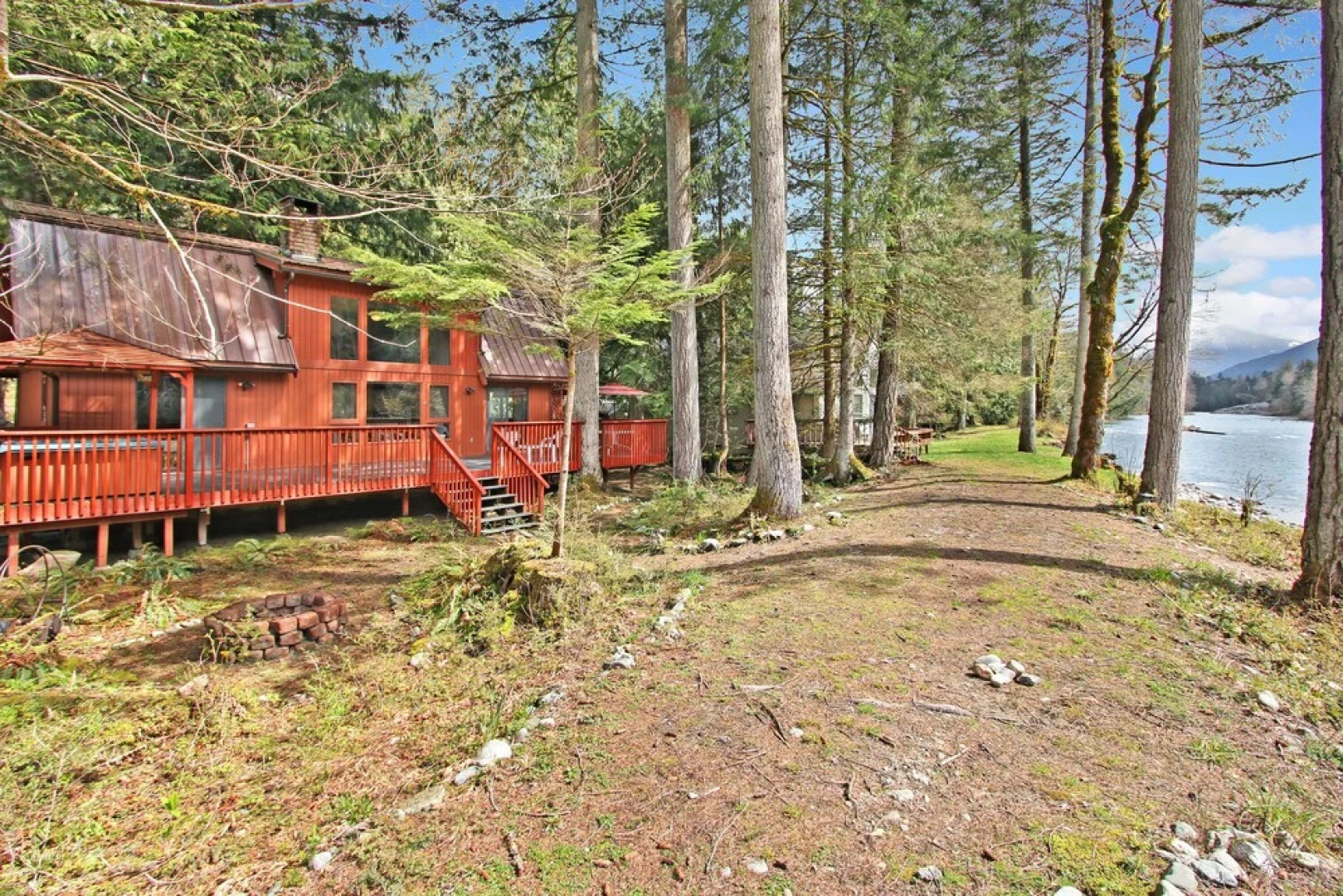 Fox Haven - Two Bedroom Cabin with Hot Tub