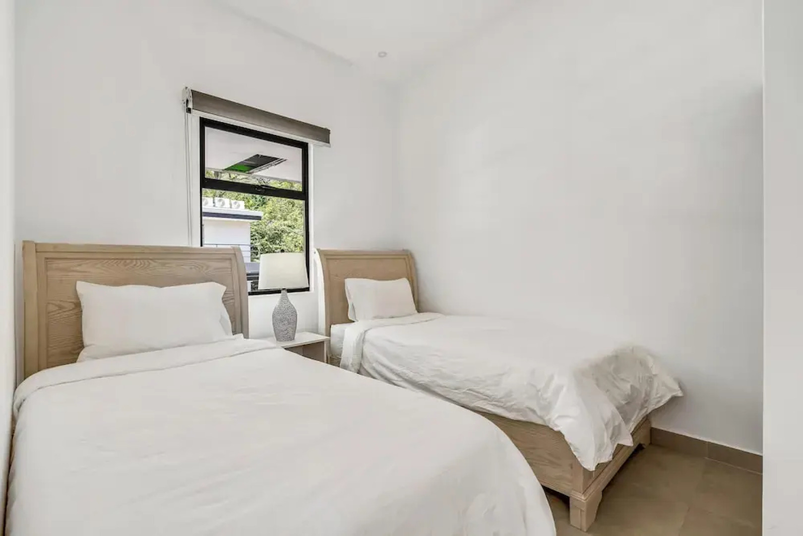 8 min walk to Beach Pool & Golf