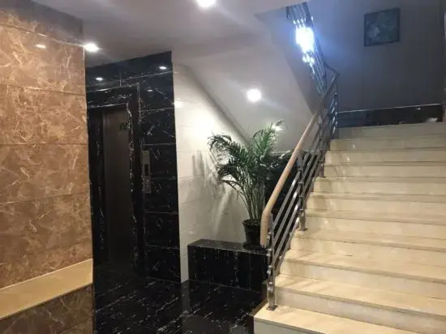 Grain Hotel
