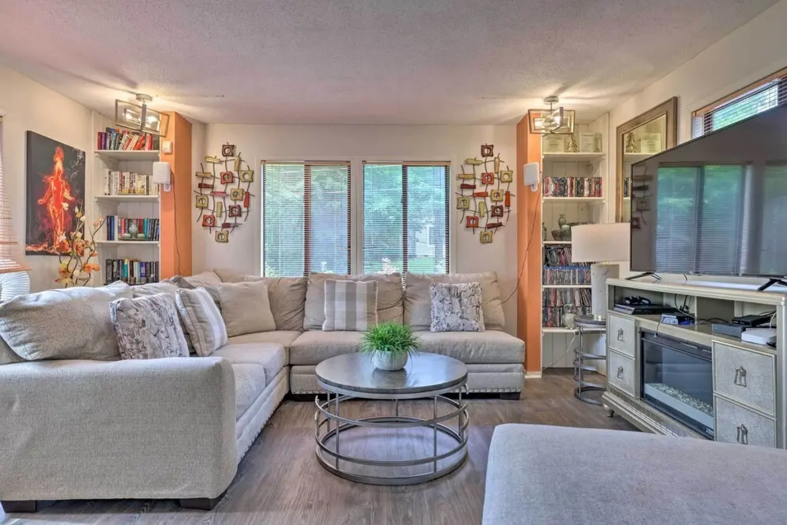 Pocono Mtn Retreat w/ Hot Tub < 11 Mi to Camelback